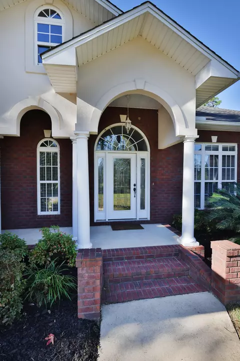 Exterior - 105 Par Ct, Crestview, FL 32536 photo 4 of 15
