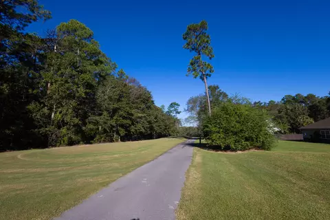 Exterior - 105 Par Ct, Crestview, FL 32536 photo 13 of 15