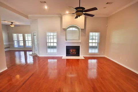 Living - 105 Par Ct, Crestview, FL 32536 photo 2 of 8