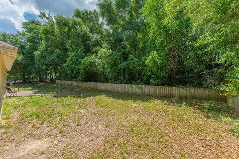 Exterior - 328 Lakeview Dr, Crestview, FL 32536 photo 2 of 2