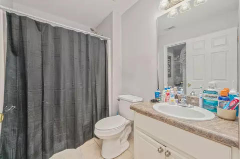 Bath - 328 Lakeview Dr, Crestview, FL 32536 photo 2 of 4