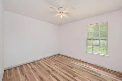 Bedroom - 328 Lakeview Dr, Crestview, FL 32536 photo 3 of 7