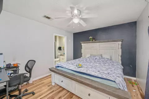 Bedroom - 328 Lakeview Dr, Crestview, FL 32536 photo 6 of 7