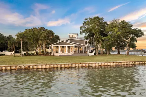 11 Paradise Point Rd, Shalimar, FL 32579