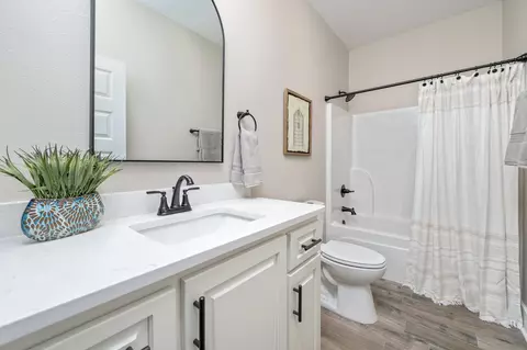 Bath - 1511 Kais St, Baker, FL 32531 photo 4 of 5