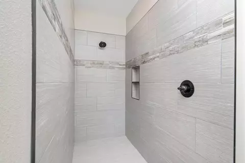 Bath - 1511 Kais St, Baker, FL 32531 photo 2 of 5