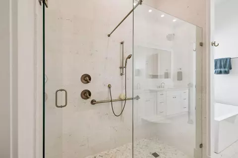 Bath - 203 E Firethorn Cir, Watersound, FL 32461 photo 3 of 6