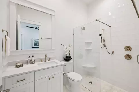 Bath - 203 E Firethorn Cir, Watersound, FL 32461 photo 5 of 6