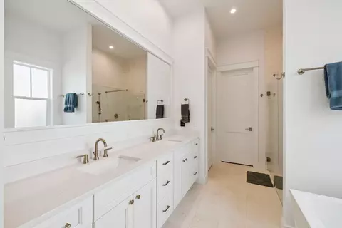 Bath - 203 E Firethorn Cir, Watersound, FL 32461 photo 1 of 6