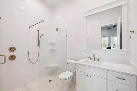 Bath - 203 E Firethorn Cir, Watersound, FL 32461 photo 4 of 6