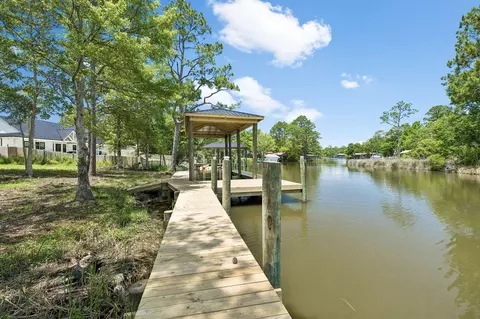 92 Waterside Ln, Freeport, FL 32439