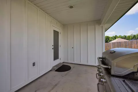 Exterior - 338 Flounder St, Crestview, FL 32539 photo 4 of 8