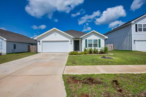 Exterior - 338 Flounder St, Crestview, FL 32539 photo 3 of 8