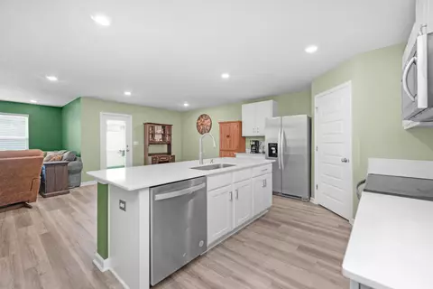 Kitchen - 338 Flounder St, Crestview, FL 32539 photo 6 of 6