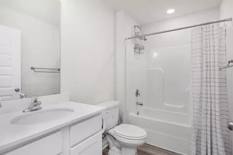 Bath - 338 Flounder St, Crestview, FL 32539 photo 4 of 4