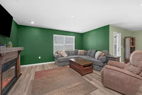 Living - 338 Flounder St, Crestview, FL 32539 photo 1 of 2
