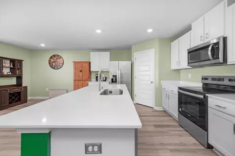 Kitchen - 338 Flounder St, Crestview, FL 32539 photo 5 of 6