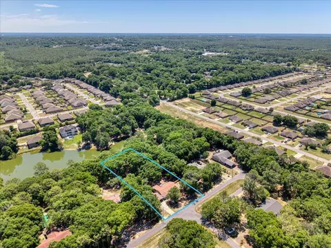 View/Area - 210 Shell Dr, Crestview, FL 32536 photo 6 of 10