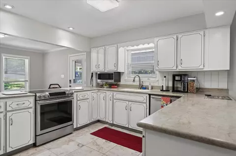 Kitchen - 210 Shell Dr, Crestview, FL 32536 photo 2 of 6