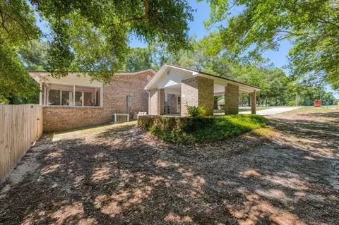 Exterior - 210 Shell Dr, Crestview, FL 32536 photo 6 of 20