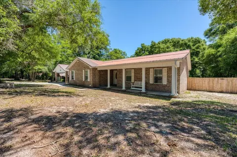 Exterior - 210 Shell Dr, Crestview, FL 32536 photo 2 of 20