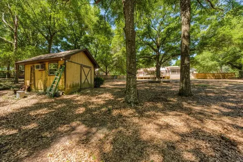 Exterior - 210 Shell Dr, Crestview, FL 32536 photo 12 of 20