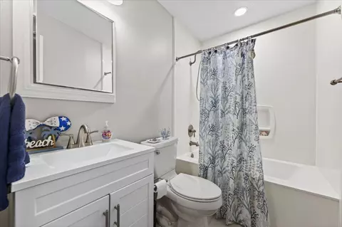 Bath - 210 Shell Dr, Crestview, FL 32536 photo 3 of 4