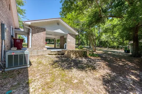Exterior - 210 Shell Dr, Crestview, FL 32536 photo 7 of 20