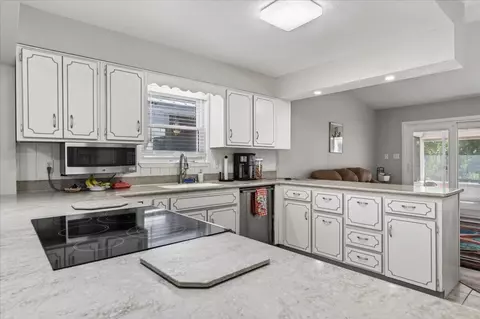Kitchen - 210 Shell Dr, Crestview, FL 32536 photo 3 of 6