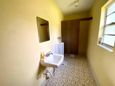 Bath - 3191 N Newman Ave, Crestview, FL 32539 photo 2 of 2