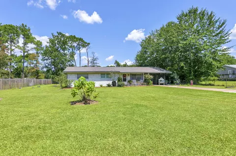 90 Jones Dr, Freeport, FL 32439