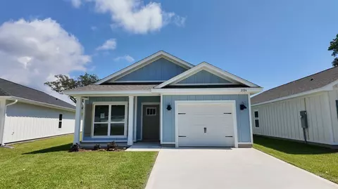 2126 Aqua St, Gulf Breeze, FL 32563