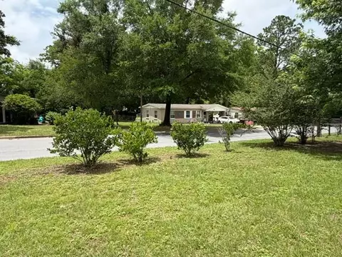 Exterior - 197 W North Ave, Crestview, FL 32536 photo 2 of 4