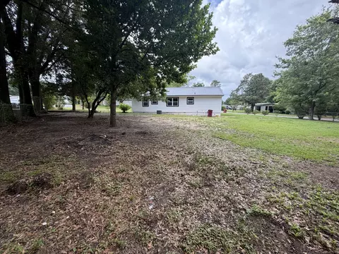 Exterior - 197 W North Ave, Crestview, FL 32536 photo 4 of 4