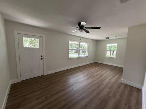 Living - 197 W North Ave, Crestview, FL 32536 photo 2 of 2