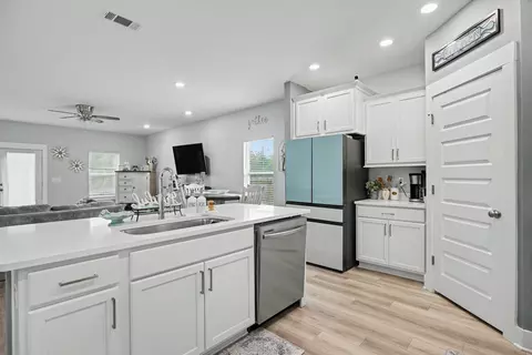 Kitchen - 163 Blooming Cv, Crestview, FL 32539 photo 4 of 9
