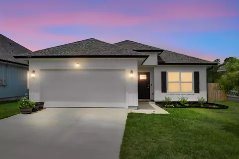 Exterior - 163 Blooming Cv, Crestview, FL 32539 photo 2 of 7