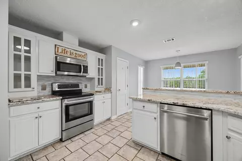Kitchen - 1200 Sly Dr, Baker, FL 32531 photo 6 of 7