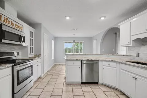 Kitchen - 1200 Sly Dr, Baker, FL 32531 photo 5 of 7