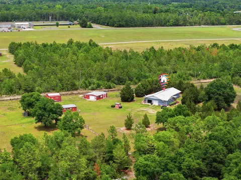 585 E Huckaba Rd, Defuniak Springs, FL 32435