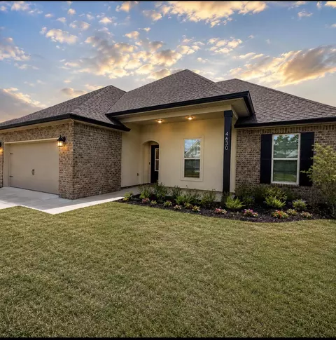 4630 Jayhawk Dr, Crestview, FL 32539