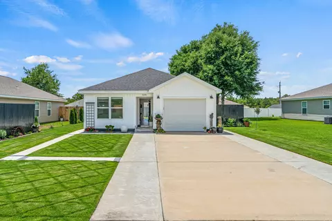 Exterior - 5370 Highview Dr, Crestview, FL 32539 photo 2 of 17