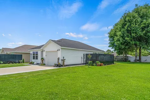 Exterior - 5370 Highview Dr, Crestview, FL 32539 photo 4 of 17