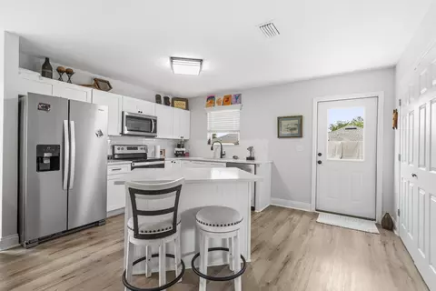 Kitchen - 5370 Highview Dr, Crestview, FL 32539 photo 1 of 6
