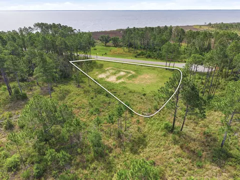 1045 Oyster Bay Dr, Milton, FL 32583
