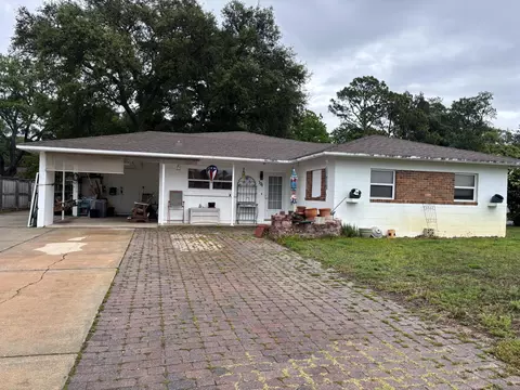 121 NW Jet Dr, Fort Walton Beach, FL 32548