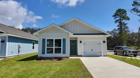 2122 Aqua St, Gulf Breeze, FL 32563