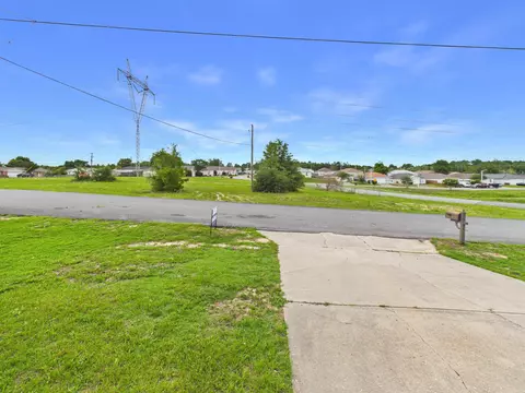 Exterior - 105 Aqua Dr, Crestview, FL 32536 photo 3 of 3