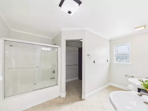 Bath - 105 Aqua Dr, Crestview, FL 32536 photo 1 of 4