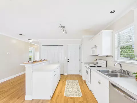 Kitchen - 105 Aqua Dr, Crestview, FL 32536 photo 2 of 3